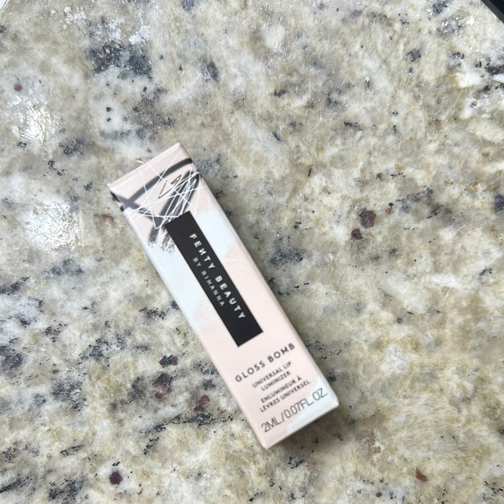 Fenty Beauty Gloss Bomb - Fenty Glow